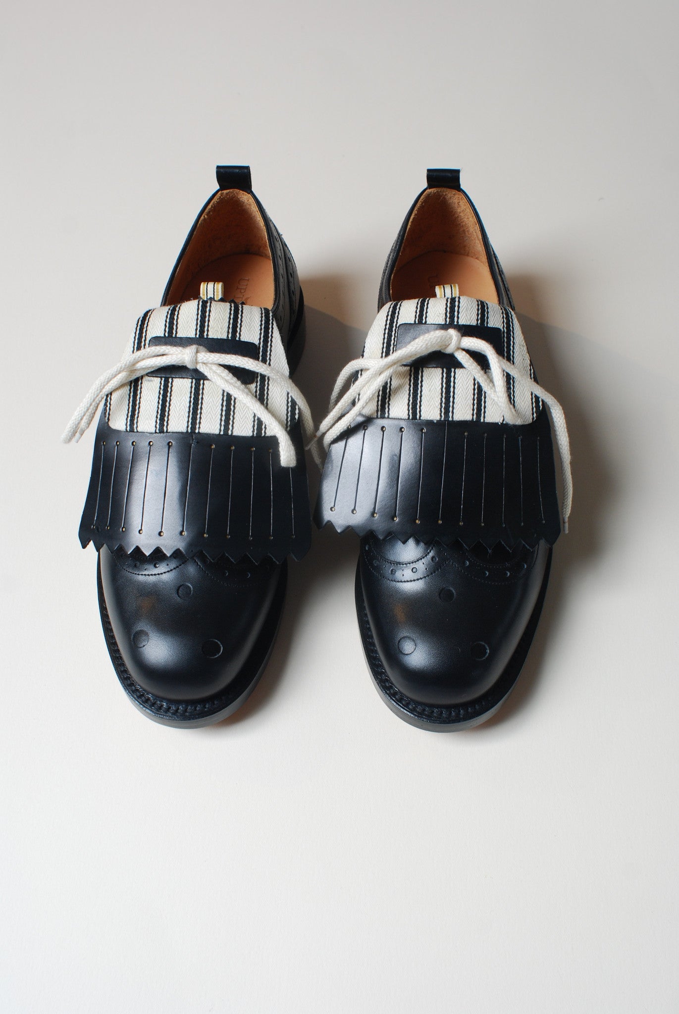 Shoe: Kaya Classic - Black